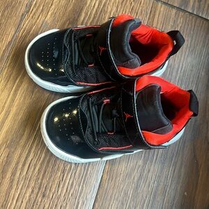 Used like new toddler Jordan’s. 8c